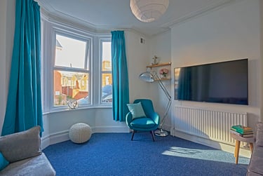 6 bed house, Kings road (near monks road), Mount pleasant, Exeter, EX47AS - Image 1